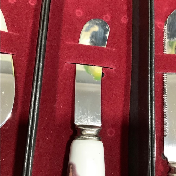 FROM DISNEY RESORTS CHEESE SPREADER SET - Picture 3 of 11